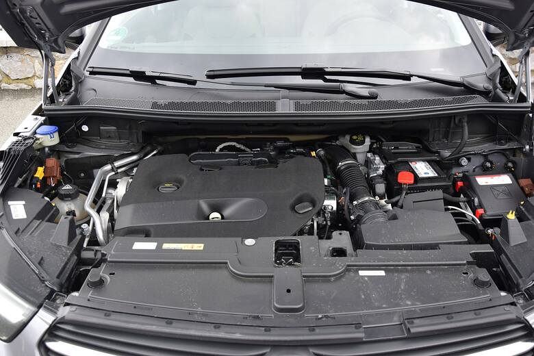 Opel Grandland XJednym z najważniejszych elementów wersji Ultimate jest 2-litrowy wysokoprężny silnik z turbodoładowaniem, który osiąga moc 177 KM. Jednostka