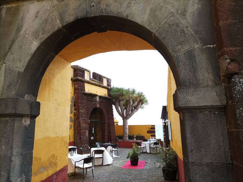 Dziś w Forte de Sao Tiago działa restauracja.