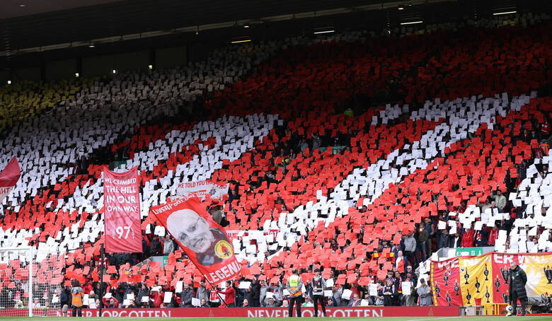 Oprawa kibiców Liverpoolu upamiętniająca rocznicę tragedii na Hillsborough.