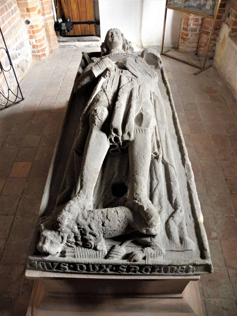 Oto Henryk IV Wierny, książę głogowsko-żagański, który spoczął tutaj w 1342 r. Władca ważny, gdyż jest założycielem żagańskiej linii Piastów.