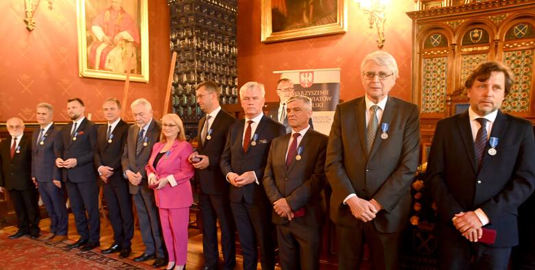 Z okazji Dnia Samorządu Terytorialnego Medalem Stulecia Odzyskanej Niepodległości uhonorowano małopolskich samorządowców