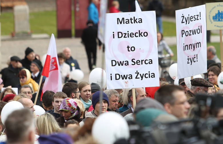 Marsz Świętości Życia w Warszawie. Kard. Nycz: Obrona życia jest obowiązkiem wszystkich [ZDJĘCIA]