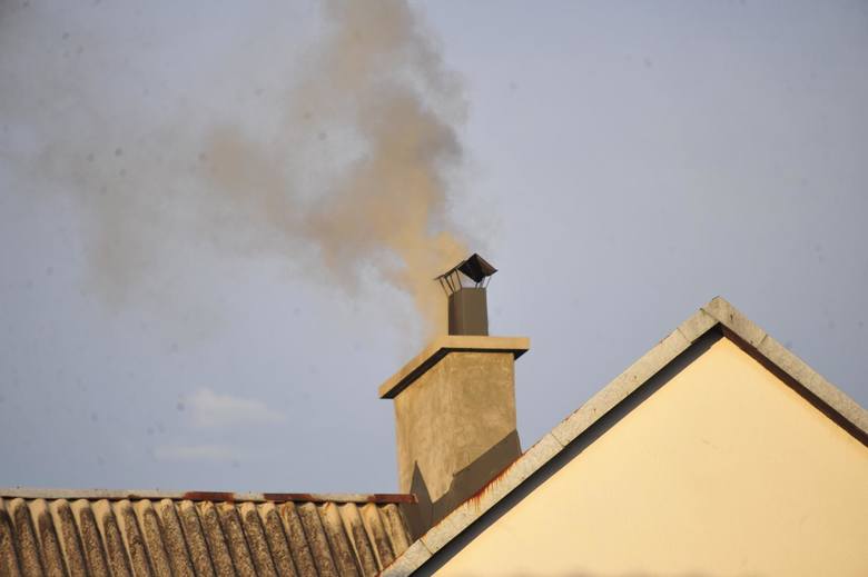 WIOŚ sprawdza, czy gminy realizowały swoje obowiązki mające poprawić jakość powietrza. Mogą zapłacić kary do 500 tys. zł