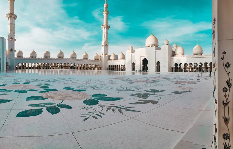 Wielki Meczet w Abu Dhabi jest wyjątkowo piękny.