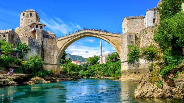 Zabytkowy kamienny most w Mostarze