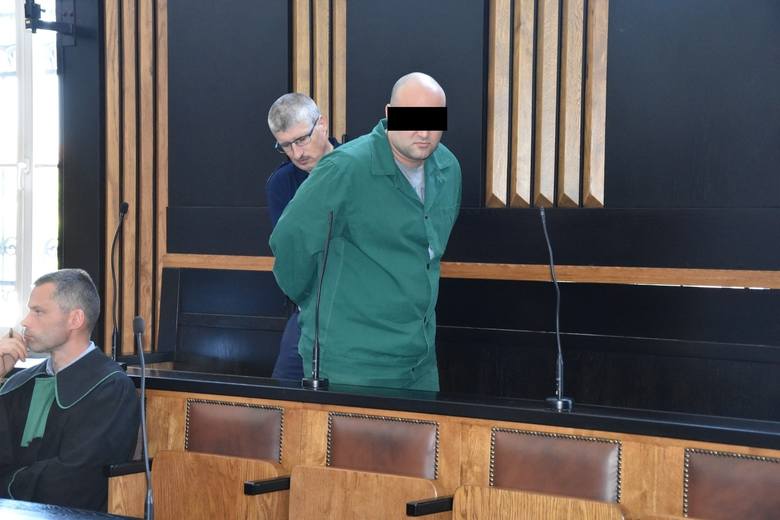 Oskarżony Marek M. użył noża na dworcu w Tarnowie