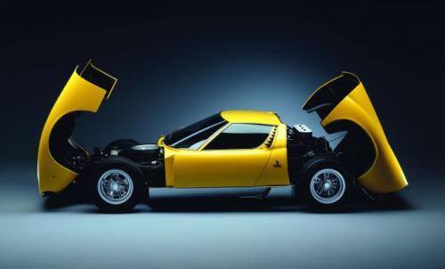 Fot. Lamborghini: Miurę zaprojektował genialny konstruktor Gianpaolo Dallara. Silnik umieścił poprzecznie przed tylną osią, a pod nim skrzynię biegów