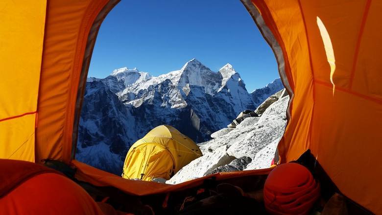 Podróż trwała 42 dni, a sama akcja górska ponad 20. W czasie wyprawy himalaiści zbudowali cztery obozy, by przejść przez proces aklimatyzacji.
