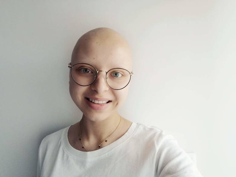 15-letnia Zuzanna Markiewicz pokonała raka. Teraz dziewczynka opowiada swoją historię uczniom liceów, by oswajać ich z tą chorobą.