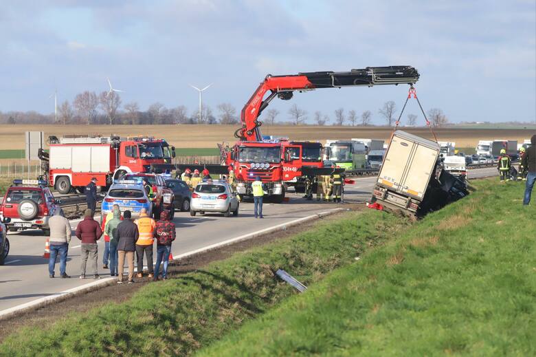 Wypadek na autostradzie A4 pod Wrocławiem. Trzy osoby nie żyją