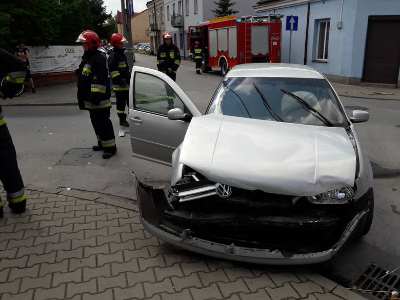 Wypadek w centrum Skierniewic. Kobieta jechała pod prąd