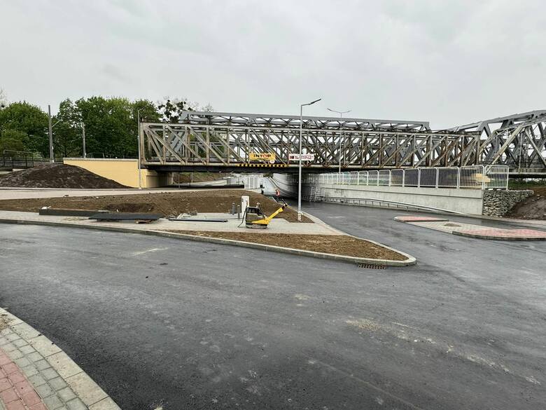 Za kilka dni otwarcie dróg pod nowym mostem kolejowym w Przemyślu