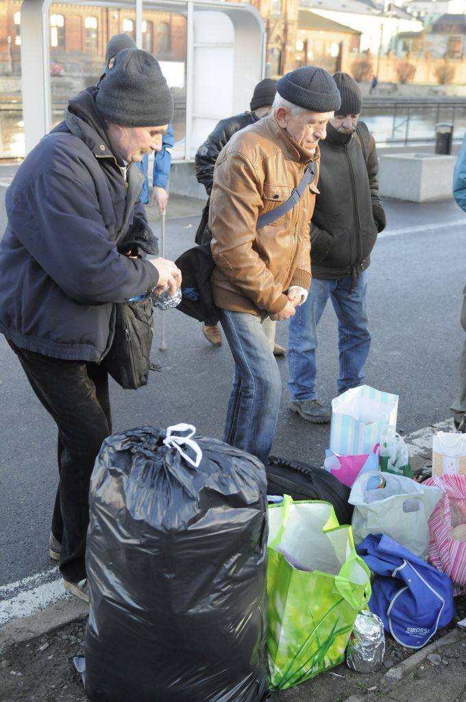 Akcja rozpoczęła się na Rybim Rynku w pierwszy dzień świąt. Tego dnia pomoc trafiła do kilkudziesięciu bezdomnych, którzy dzięki temu mogli zjeść ciepły posiłek.