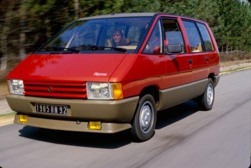 Fot. Renault: Rewolucją były Renault Espace (na zdjęciu) i Dodge Caravan/Plymouth Voyager. Ni kombi, ni vany – jednobryłowe, prostopadłościenne, uniwersalne,