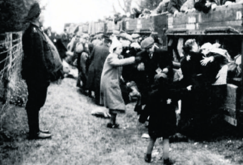 Tych z cygańskich więźniów getta, którzy nie umarli na tyfus wywieziono do obozu w Chełmnie