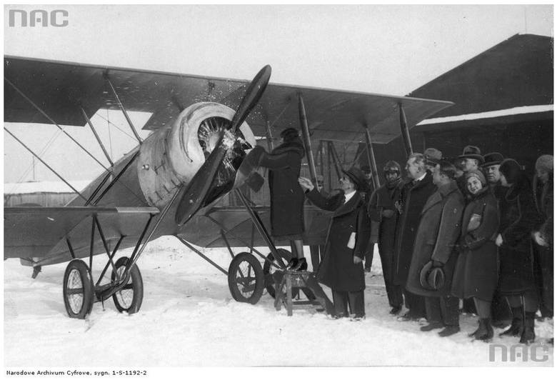 Przekazanie płatowca sekcji treningowej Klubu Lotników - 1931 rok