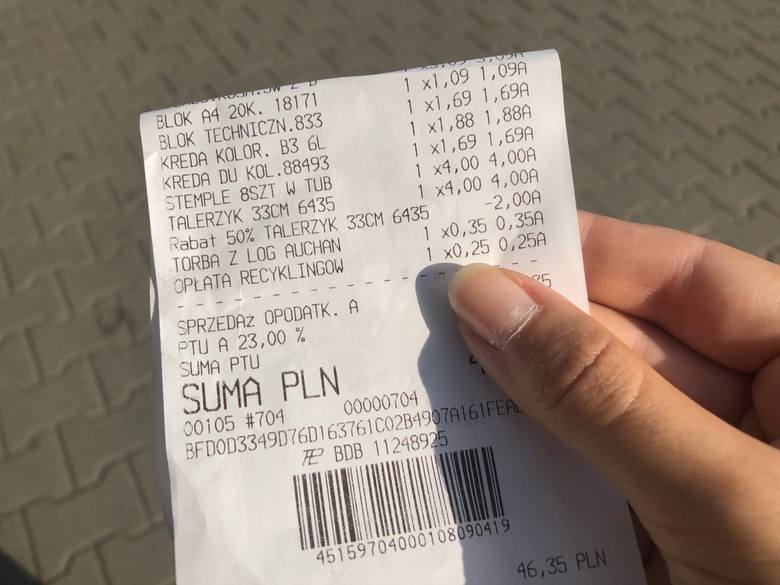 Na przykład, w Auchan opłata recyklingowa jest wbijana na paragon oddzielnie od wartości reklamówki - 35 groszy. 