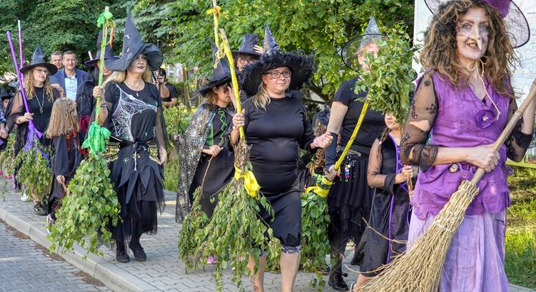Tradycyjnie w ramach zlotu odbył się korowód czarownic i innych upiornych postaci