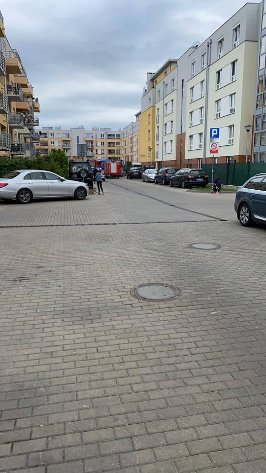 Policja wyprowadziła agresywnych mieszkańców z bloku na Gumieńcach