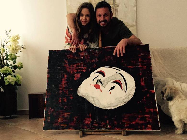 Ernest Konon wraz z córką Zuzanną, która odziedziczyła po nim talent oraz pasję, którą jest malowanie. Były gracz Korony swoje prace często przekazuje kolegom grającym w piłkę nożną<br /> 