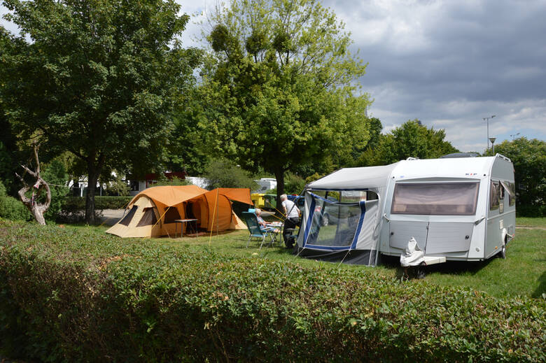 Wrocławski camping znajduje się na terenach należących do Akademii Wychowania Fizycznego.