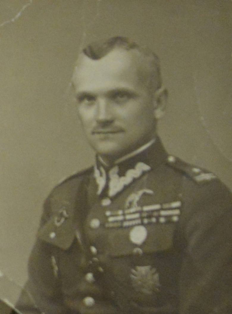 Kim był major pilot Władysław Waldemar Narkiewicz? Jego historię poznajemy dzięki rodzinnym skarbom, które przez lata leżały w szufladzie...