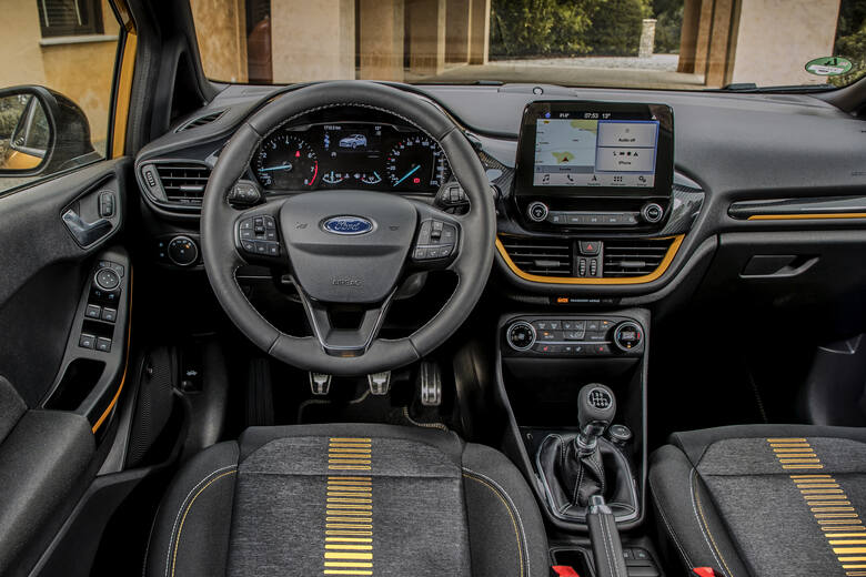 Nowy Ford Fiesta ActiveW nowej Fieście mamy do dyspozycji dwie jednostki napędowe: litrowy fordowski silnik benzynowy EcoBoost i silnik wysokoprężny