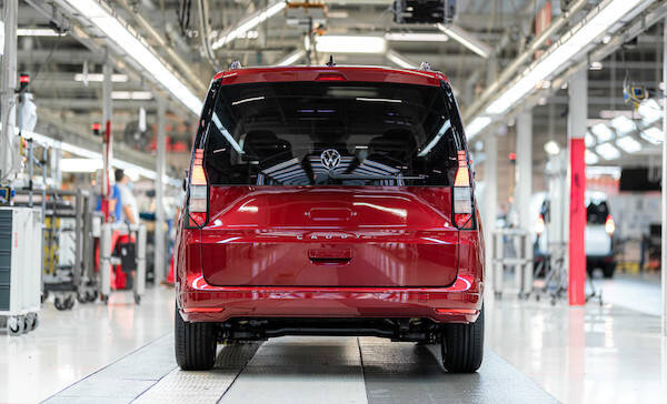 Z taśm produkcyjnych fabryki Volkswagen Poznań zjechały pierwsze egzemplarze kolejnej generacji modelu Volkswagena Caddy. Piąta generacja tego bestsellerowego