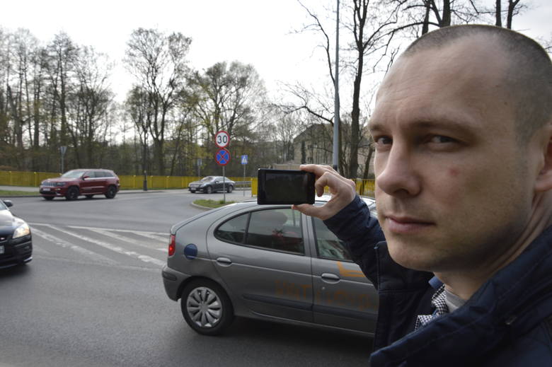 Urzędnik Krzysztof Kropiński dokumentował eksperyment na wideo