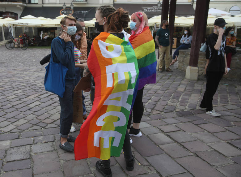 Radni opozycji w podkarpackim sejmiku oburzeni, że nie powiadomiono ich o piśmie Komisji Europejskiej w sprawie "stref wolnych od LGBT"
