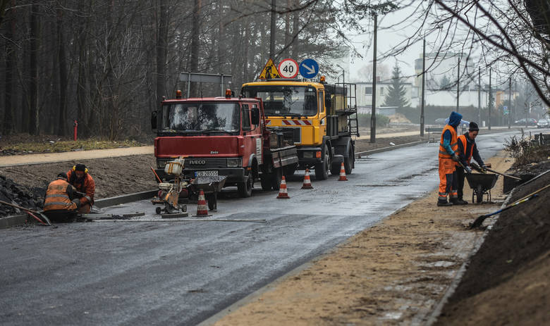 W drugiej połowie grudnia prace na ulicy Glinki jeszcze trwały, ale teraz zostały zawieszone do czasu wyboru nowej firmy.