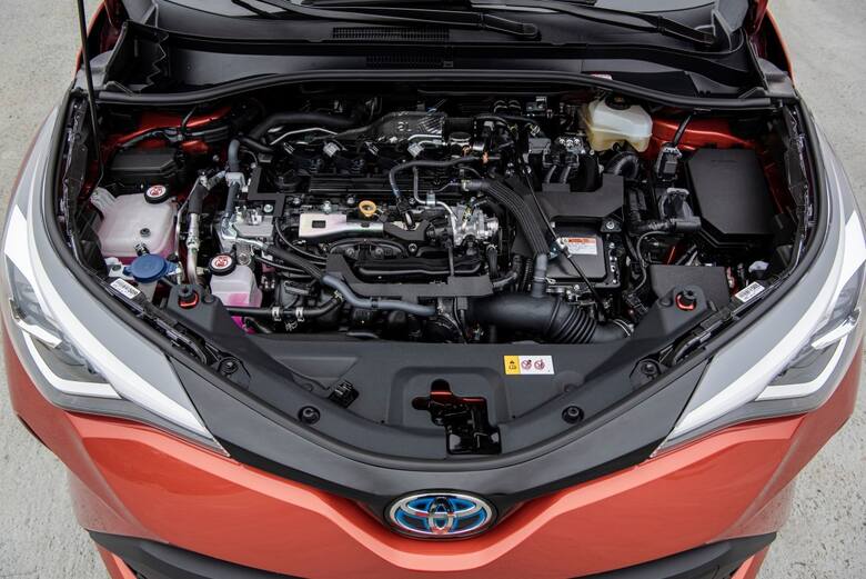 Toyota C-HRDo gamy napędów dołącza układ 2.0 Hybrid Dynamic Force o mocy 184 KM, który rozpędza crossovera od 0 do 100 km/h w 8,2 s. Jednocześnie w ofercie