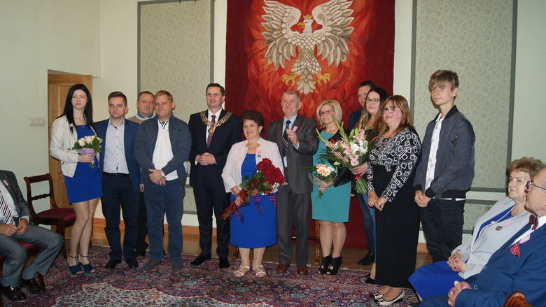 Uroczystość wręczenia Medali Za Długoletnie Pożycie Małżeńskie 5 parom Jubilatów w Urzędzie Stanu Cywilnego w Skierniewicach [ZDJĘCIA]