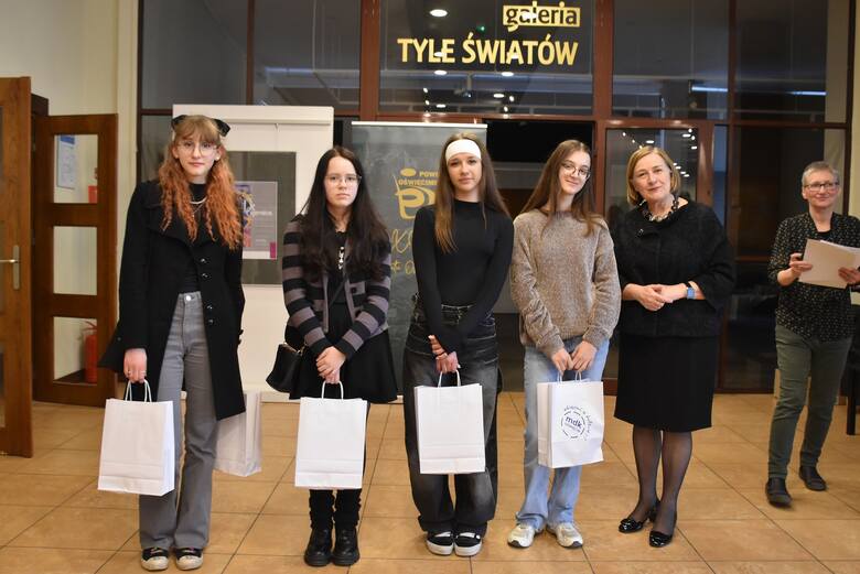 W Oświęcimskim Centrum Kultury odbyło się uroczyste podsumowanie Powiatowego Konkursu "Kufer wyobraźni" zorganizowanego przez Młodzieżowy