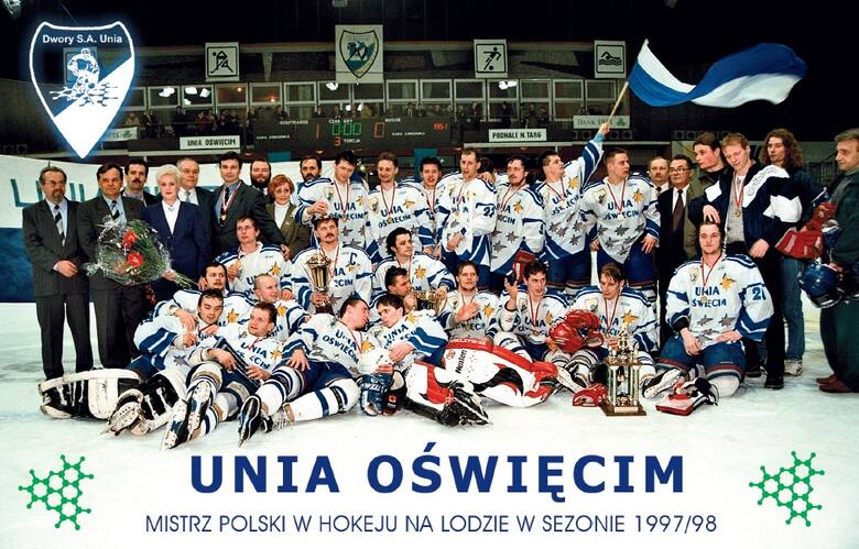 Mistrzowska drużyna Unii Oświęcim z 1998 roku po wygranej w finale nad Podhalem