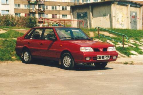 Fot. archiwum: Sedan Atu wprowadzony w 1996 r. W kwietniu 2002 roku na egzemplarzu 1 061 807 zakończono produkcję Polonezów.