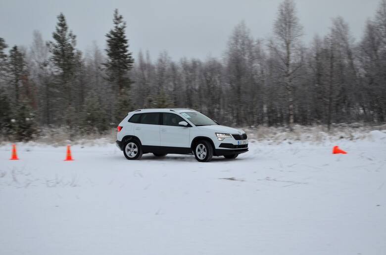 Duże opady śniegu, które na początku roku nawiedziły nasz kraj spowodowały, że wielu kierowców i ich samochodów okazało się bezradnych na zimowe warunki