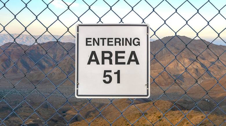 Znak na ogrodzeniu Strefy 51 w stanie Nevada, USA