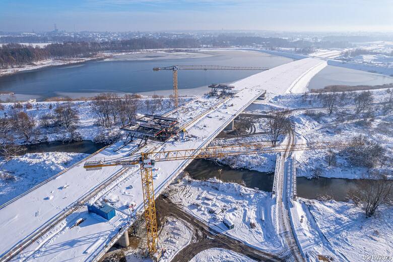 Budowa 27-kilometrowego odcinka drogi S1 między węzłem Oświęcim a Suchym Potokiem pod Bielskiem-Białą trwa od 14 miesięcy
