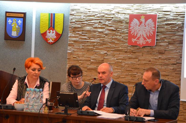 Koalicja PiS z Kukiz'15 rządzi w Starostwie Powiatowym w Łowiczu [ZDJĘCIA]