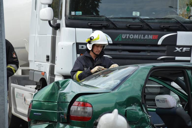 Wypadek w Łowiczu. Cztery osoby ranne (Zdjęcia)