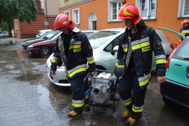 Nad Łowiczem przeszła ulewa. Straż pożarna odnotowała już 15 próśb o pomoc