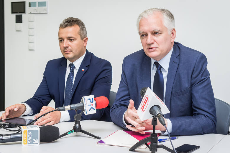 Jarosław Gowin poprosił wczoraj przedsiębiorców o opinie na temat, co rząd robi dla gospodarki.