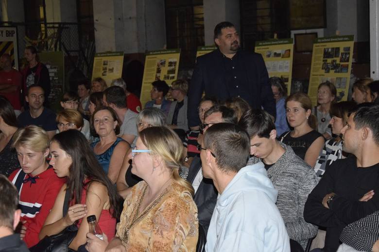 Impreza jubileuszowa grupy teatralnej Banana Perwers odbyła się w piątek, 7 września, w skierniewickiej parowozowni. Teatr został założony 10 lat temu przez Dominikę Dawidowicz. Podczas imprezy były życzenia podziękowania, oraz spektakl. 