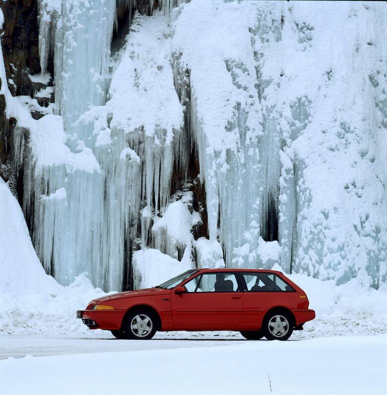 Volvo 480 ESTo jedna z najważniejszych dat w historii marki Volvo. 6 marca 1986 roku podczas targów w Genewie Szwedzi pokazali swój pierwszy, seryjnie
