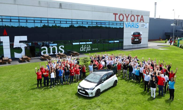 Toyota Yaris Pierwsza Toyota Yaris zjechała z linii produkcyjnej 31 stycznia 2001 roku w fabryce TMMF w Valenciennes.Fot. Toyota