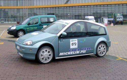 Samochód Michelin Hy-Light ma napęd na przednie koła i cały układ napędowy mieści się w kołach pojazdu