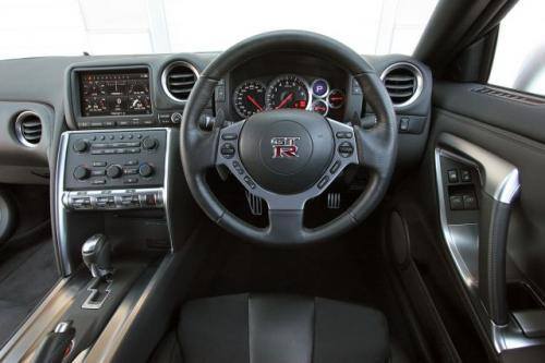 Fot. Nissan:Wnętrze Nissana GT-R jest proste i zaprojektowane w sportowym stylu
