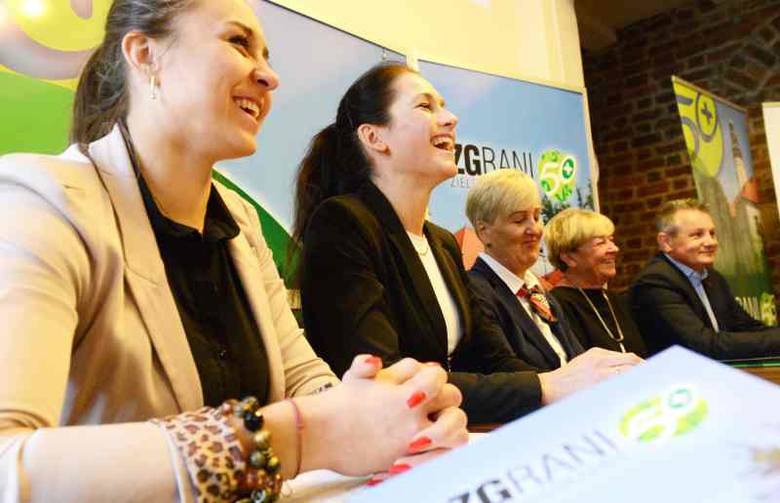 Wszystkich posiadaczy karty ZGrani Zielonogórzanie 50 plus do udziału w nowej akcji  zachęcają:  Sylwia Humińska, Katarzyna Osińska, wiceprezydent Wioleta
