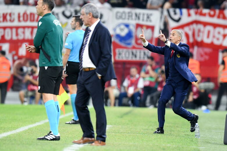Ekspresyjny selekcjoner reprezentacji Albanii, Brazylijczyk Sylvinho i stonowany trener kadry Polski, Portugalczyk Fernando Santos